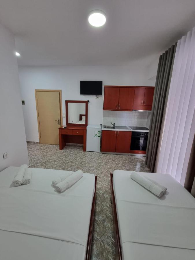 Ideal Apartments & Rooms Саранда Екстер'єр фото