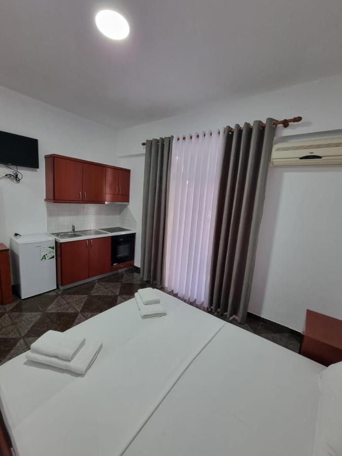 Ideal Apartments & Rooms Саранда Екстер'єр фото