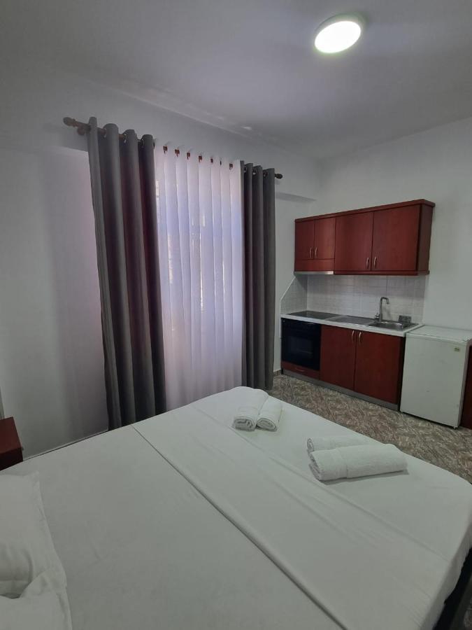 Ideal Apartments & Rooms Саранда Екстер'єр фото